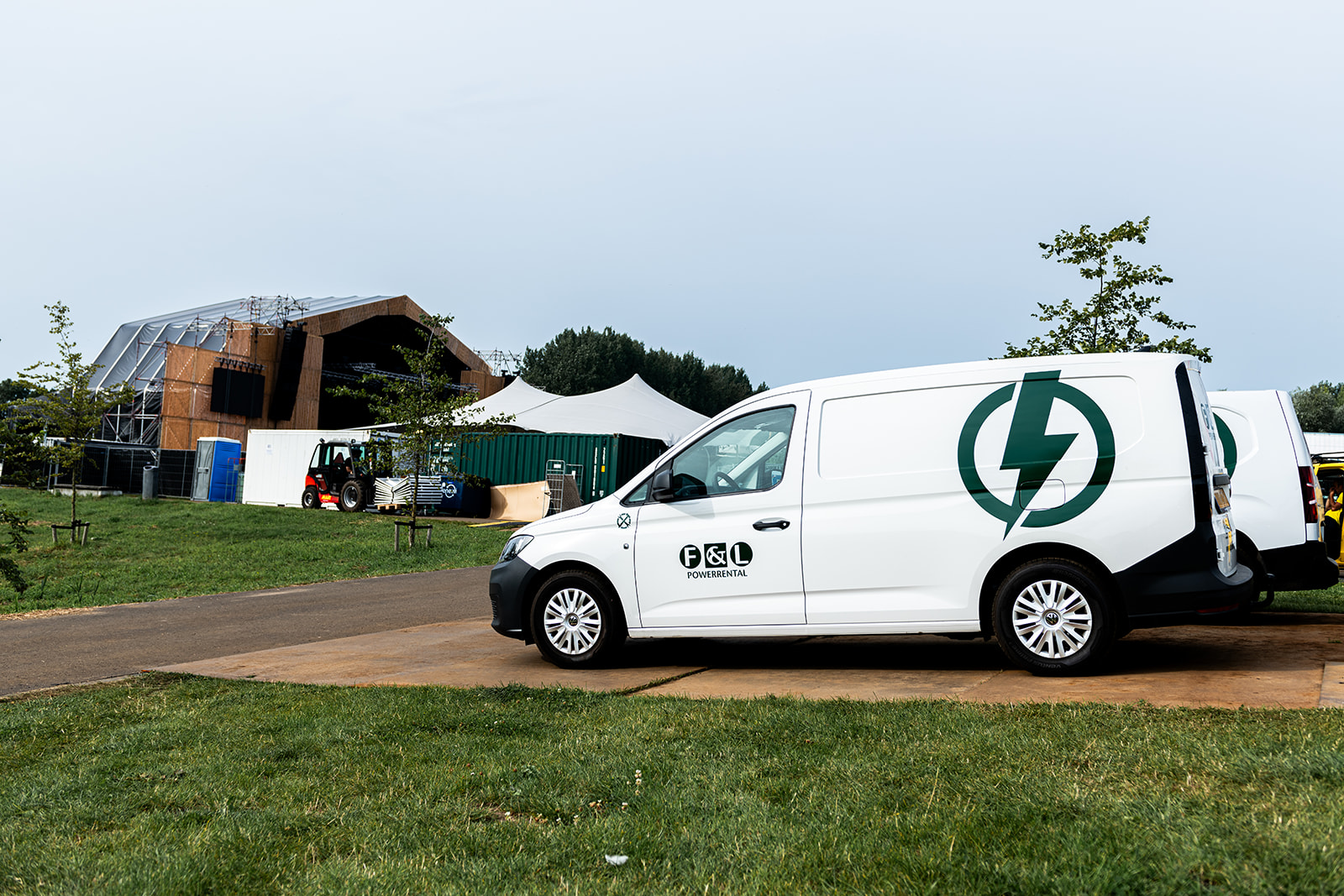 F&L Powerrental bus